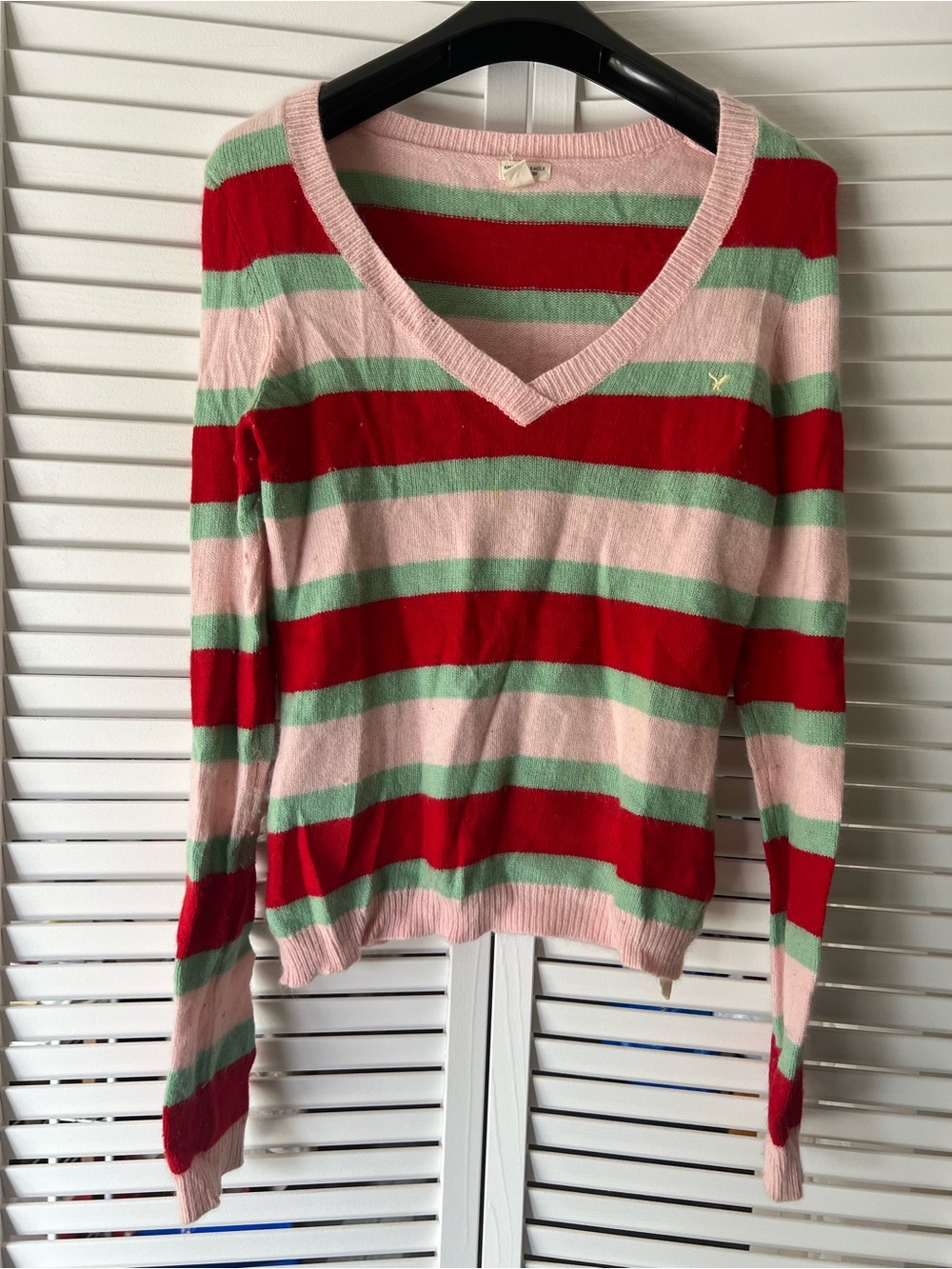 American Eagle V-Neck Sweater size small
